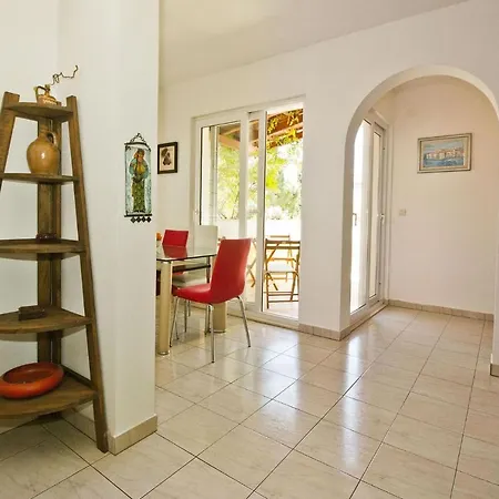 With A Parking Space - 16247 شقة *